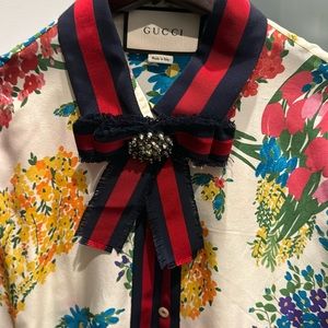 GUCCI Web Corsage Blouse w/ Tags
Size: M | US8, IT44
Retail Price of $2,200.00